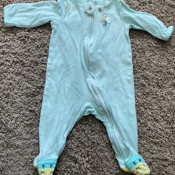 Carter’s Set of 3 Long Sleeved Footed Onesie’s - Picture 6 of 7